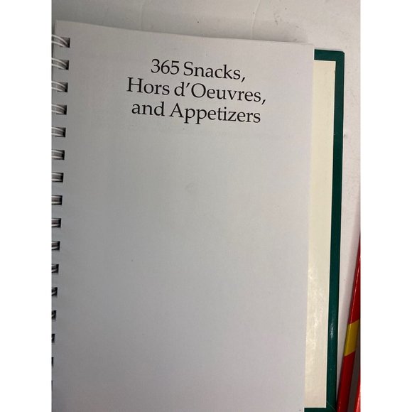 Lot of Two 365 Ways to Cook Chicken Snacks & Appetizers - Spiral-bound READ - Picture 7 of 16